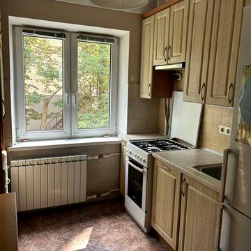 Васильківська 47 , трікімнатна квартира з ремонтом.