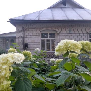 Прощається добротний будинок