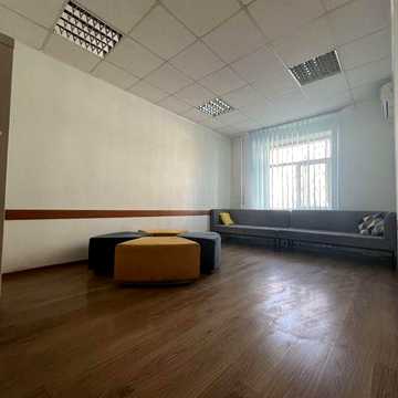 Продаеться 3 -4 кімнатна квартира на Печерську, метро Арсенальна3-хв