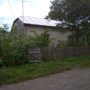 Будинок з підсобними приміщеннями