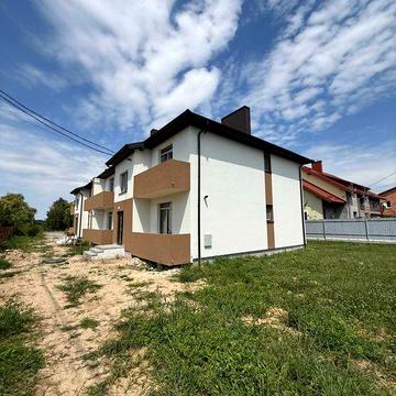 Продаж БЕЗ КОМІСІЇ 2-кімнатної квартири в зданій новобудові в Оброшине по вулиці Карпенка-Карого!
