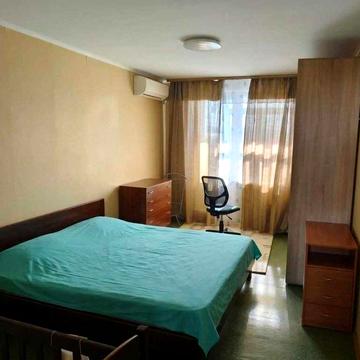 Продаж 3-кімн. квартири - метро Спортивна, Фесенківський вїзд.