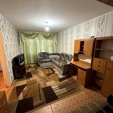 Сдам 1-к квартиру в центре города по ул школьная  (дом не отключают от света )