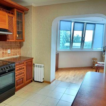 Продам світлу 3к квартиру вул.Милославська, Троєщина.