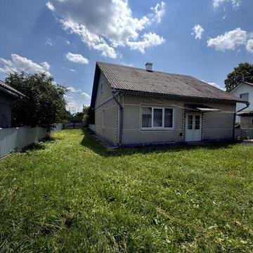 Продається будинок із земельною ділянкою 60с.