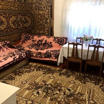 Здається 1/2 будинку. Центр