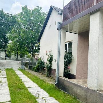 Продаж затишного будинку в селі Підвиноградів