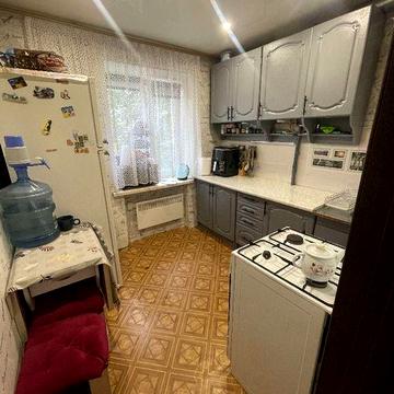 Продам двокімнатну квартиру в центрі міста