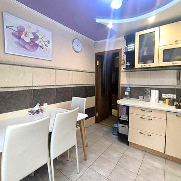 Продам 3-ком. чешку с КАПРЕМОНТОМ, Победа-4.