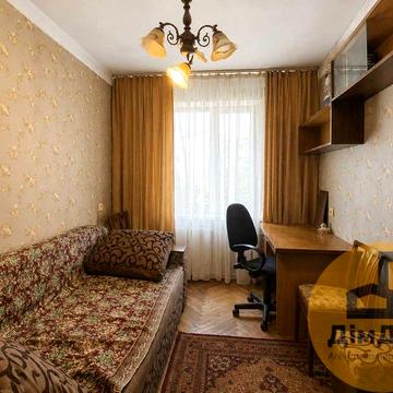 Оренда кімнати /Анатолія Соловяненка, 10 / ст. м. Чернігівська