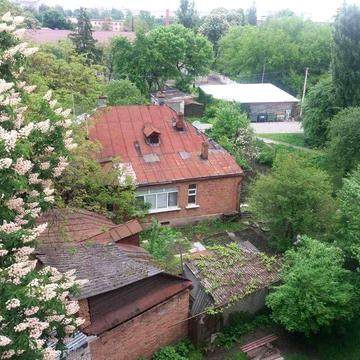 Частина будинку 84,6 м² з приватизованою ділянкою 6 соток у центрі міста