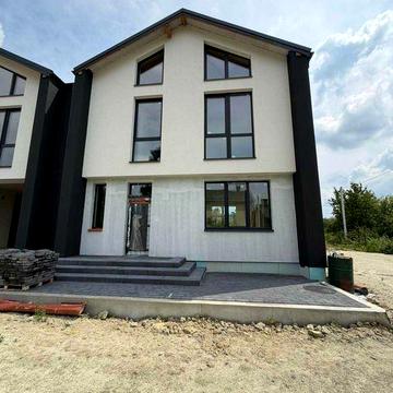 Продаж БЕЗ комісії! Котедж вул. Стрийська з центральними комунікаціями