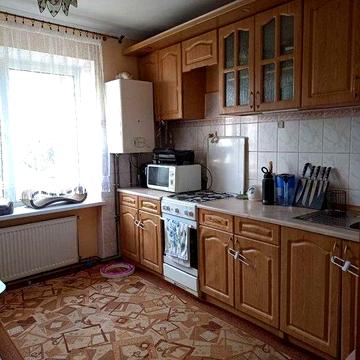 Продам  3 км квартиру коло Велмарту