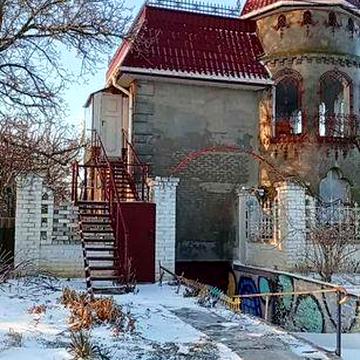 Сдаю пол дома с мебелью