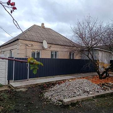 Продам будинок у м Синельникове.