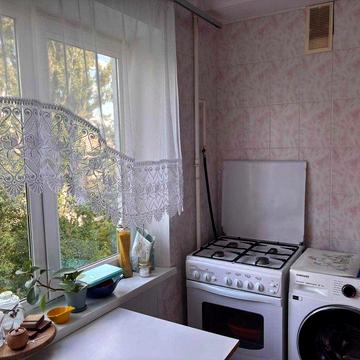 Здам 2-х  кімнатну квартиру по вул. Романа Ратушного 11
