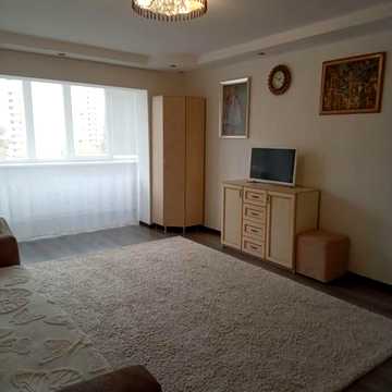 1- кімнатна, простора квартира. ЦЕНТР міста, зручний 4 поверх. ГАЗ!!