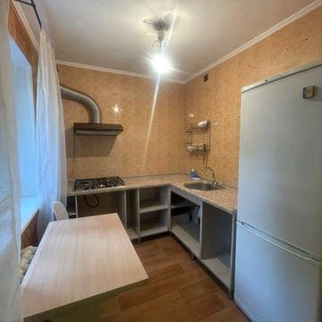 Продам 2-кімнатна квартира біля метро Армійська. Кухня-студія + 2 окремі кімнати. Ремонт.