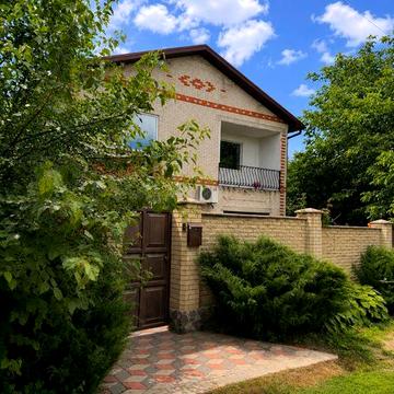 Просторий будинок у тихому районі біля центру | Гараж, альтанка, сучасні меблі та техніка