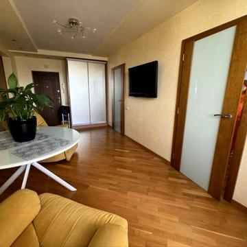 Продам 3 ком.кв. с ремонтом , Ак. Вильямса/Королева
