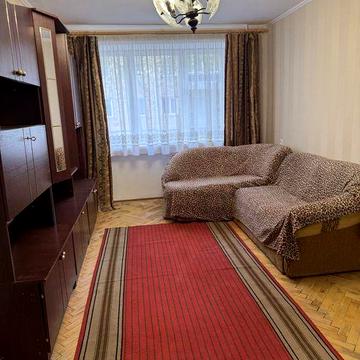 Здається 2 кімнатна квартира в центрі міста по вул Грушевського на другому поверсі. Без тварин. Вартість 8000 грн + комунальні.