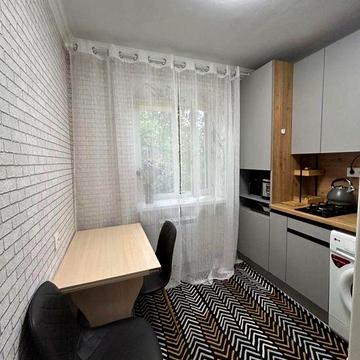 Продам 2-кімнатну квартиру на Черемушках, вул. Космонавтів