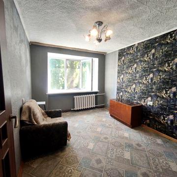 `Продам дві кімнати на другому поверсі, р-н  зупинки Аврора