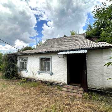 Продаж будинку з комунікаціями та великою земельною ділянкою! До Києва всього 50 км