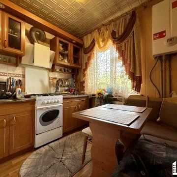 Продається світла 2 кімнатна квартира з індивідуальним опаленням