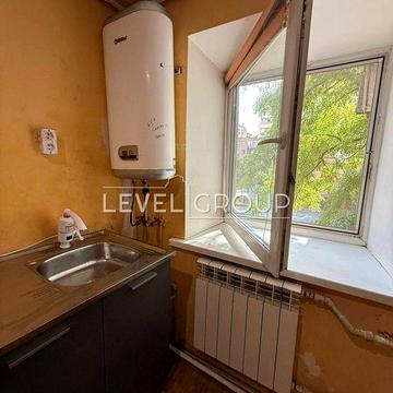 Продаж квартири з окремим входом у центрі Києва – біля метро Вокзальна