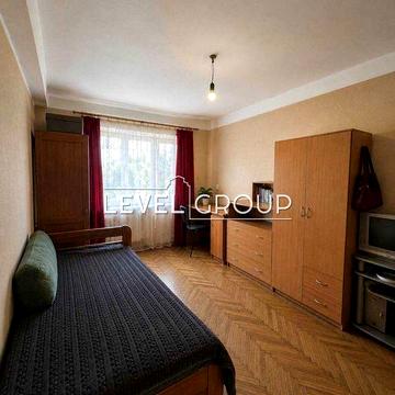 Продається 2-кімнатна квартира загальною площею 44,6 м², розташована на 4 поверсі 5-поверхового будинку.