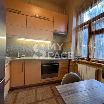 Продаж 2к квартири СТАЛІНКА  вул. Загребельного, 28  Печерський район правий берег