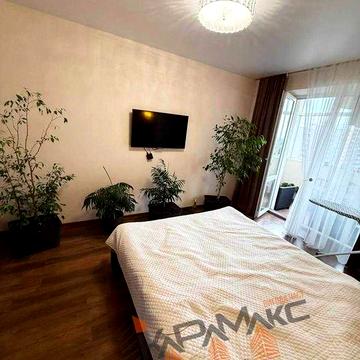 Продаж 3-к квартири, без комісії, в новобудові, вул. Зелена. Ремонт. Меблі