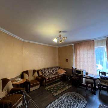 Продаж квартири в центрі.