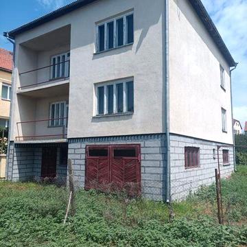 Продаж триповерхового будинку в Береговому – для бізнесу або житло для трьох сімей!