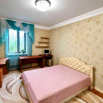 Продається двоповерховий затишний будинок