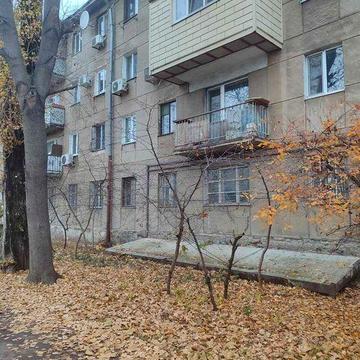 Продам фасадну 2-к квартиру на Черемхах на Ген.Петрова (3-046-084 ОФ)