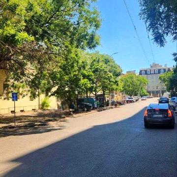 Продам фасадну квартиру з власним входом 1 поверх на вул.Грецькій
