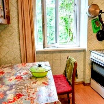 В продаже двухкомнатная квартира на Люстдорфской дороге, угол Адмиральского проспекта