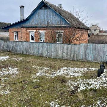 Продам дом. Г.Изюм .в доме газ свет вода бойлер ванна туалет .