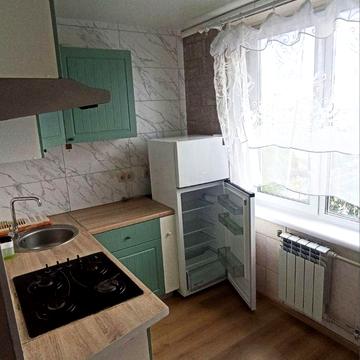 Сдам 2-кімнатну квартиру біля метро Захисників України