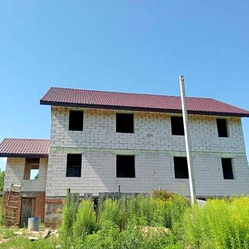 Просторий двоповерховий будинок у селі Малютянка, Київської області