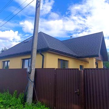 Продаж будинку на березі заливу в Ясногородці.