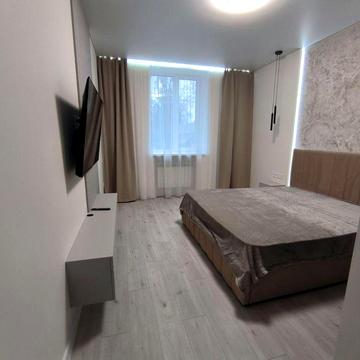 Здам  3 к.кв   75 м.кв  VIP  2/5 п.центр міста (Маяковського)  800  у.о