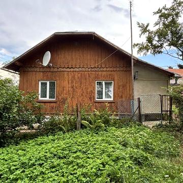 Продається житловий будинок від власника зі зручностями + земельна ділянка