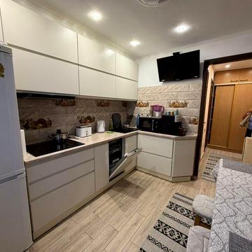 Здається в оренду з 10.08  1 кімн. Кв. Новий район