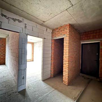 Без комісії! Велика 2 кімнатна квартира, двостороння. Зданий будинок.