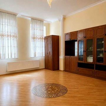 Без комісії! вул.Дорошенка, 114 м² у центрі Львова. Два входи, можливість поділу під квартири або офіс