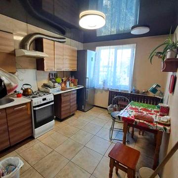 Сдам 3-х комнатную квартиру. Красный камень.