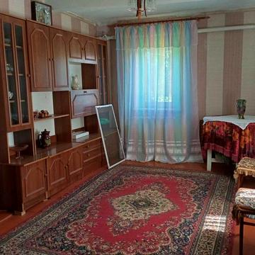 ТЕРМІНОВО  ПРОДАЄТЬСЯ  будинок на дві окремі половини смт.Червоне Бердичівський р-н, Житомирська обл